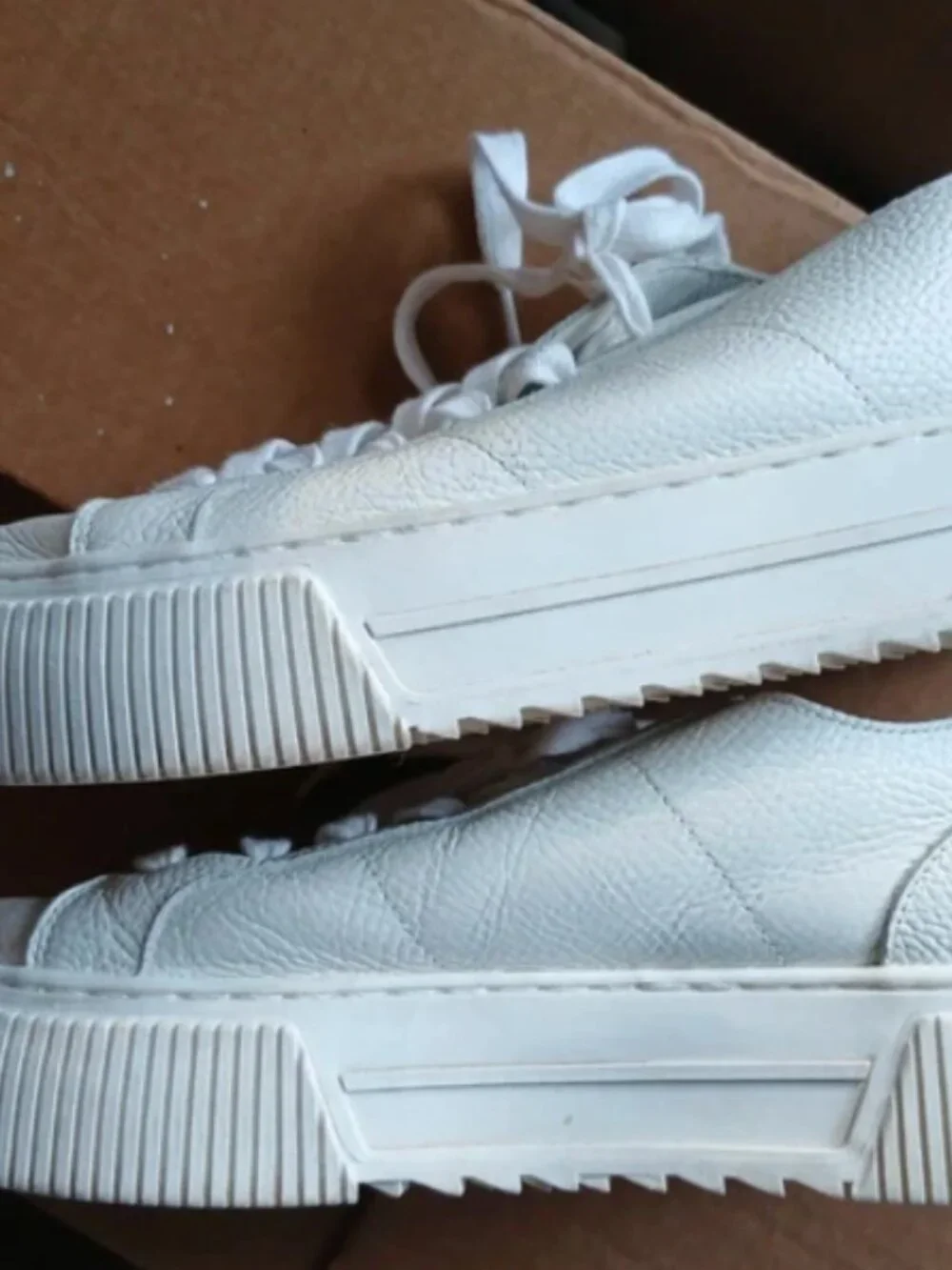 CROWN VINTAGE Sneaker . Women White Shoes size 9M barely worn
